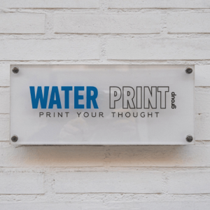 Plexiglass με αποστάτες